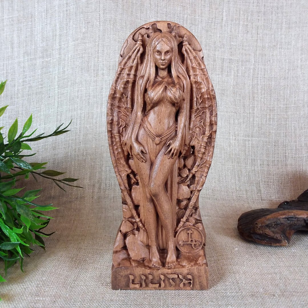 Lilith Jewish mythology. Wooden statuette 20 cm - 玩偶/公仔 - 木头 咖啡色