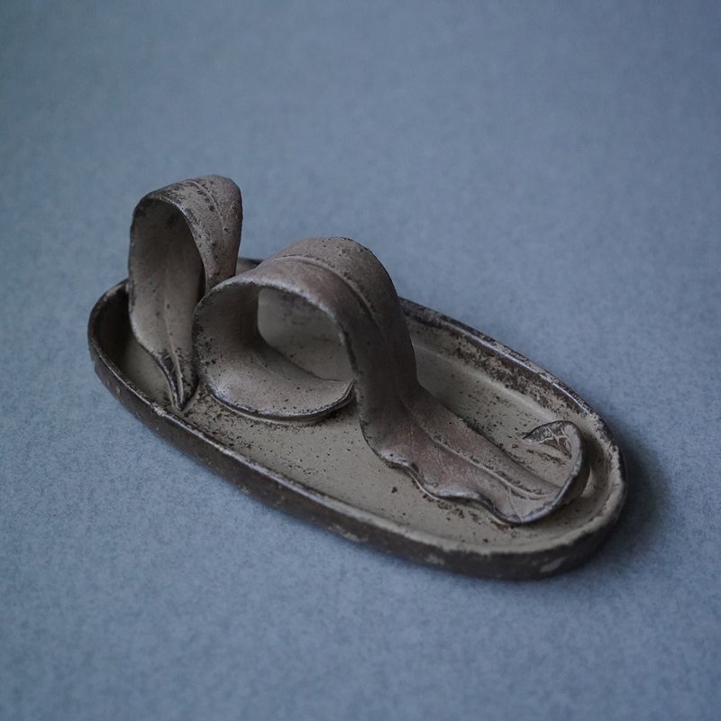 • 米粒出陶中 • 018 枯叶的姿态 - 线香盘 - 摆饰 - 陶 卡其色