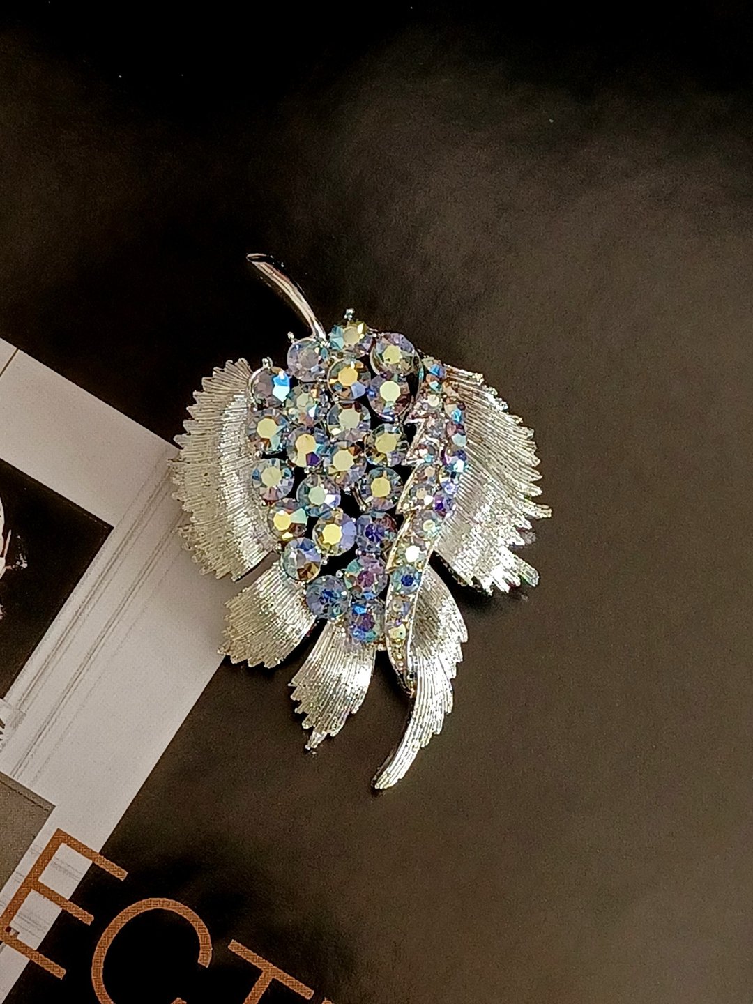 vintage jewelry 古典亮银叶形极光莱茵 别针 胸针 - 胸针 - 其他金属 