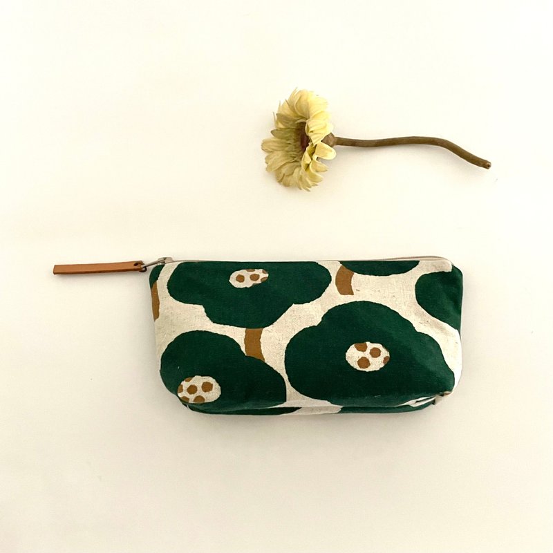 北欧花 立体收纳袋。笔袋手机袋钱包化妆包。内袋。日本布 - 化妆包/杂物包 - 棉．麻 绿色