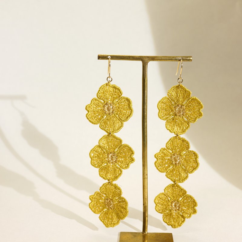 Poppy triple embroidery earrings yellow - 耳环/耳夹 - 绣线 黄色