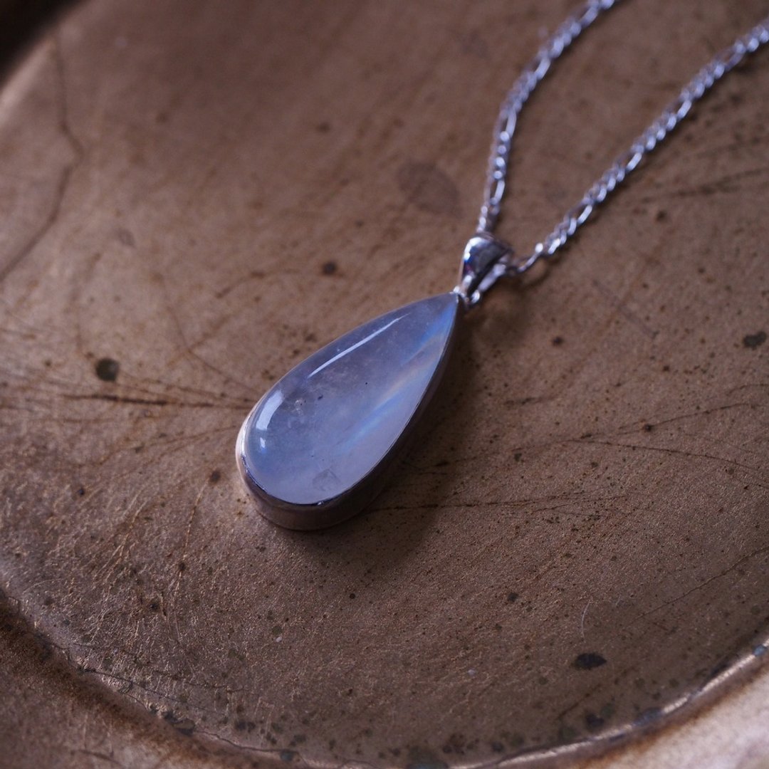 彩虹月光石 手工纯银项链 Rainbow Moonstone Handmade - 项链 - 半宝石 多色