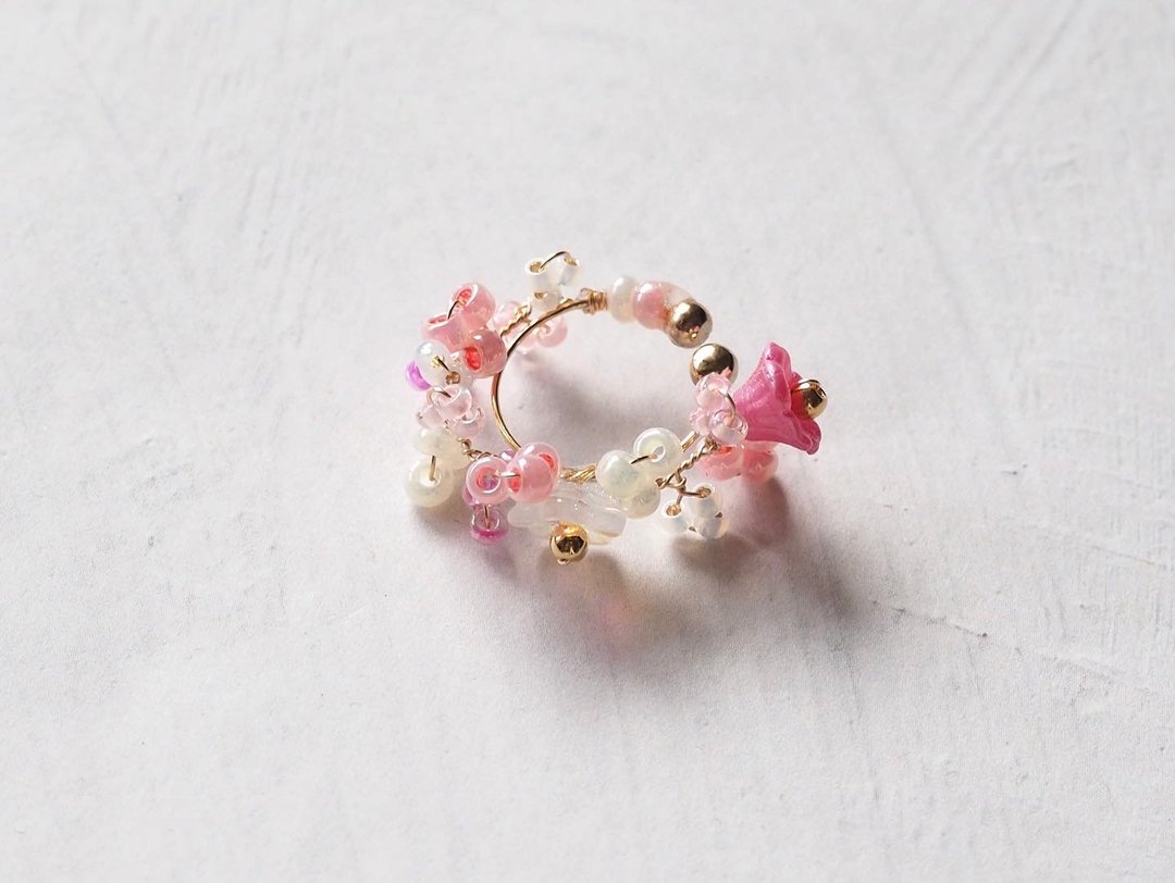 bell flower ear cuff (sakura) - 耳环/耳夹 - 其他材质 粉红色