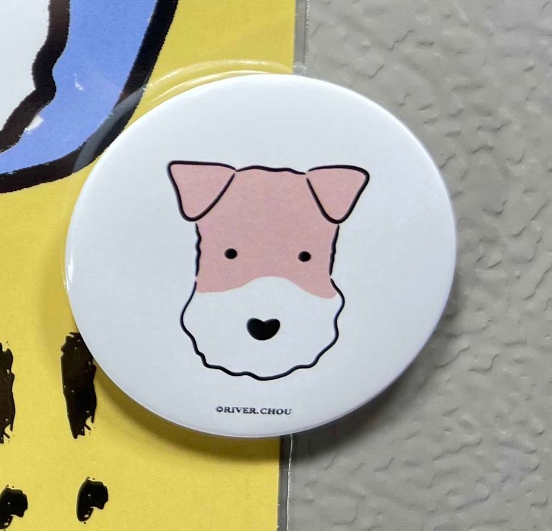 Wirefoxterrier 刚毛猎狐梗磁铁胸章44mm 大头 白 - 徽章/别针 - 其他金属 粉红色