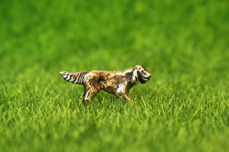 Tiny Setter dog - miniature statuette of bronze, metal figurine - 摆饰 - 铜/黄铜 