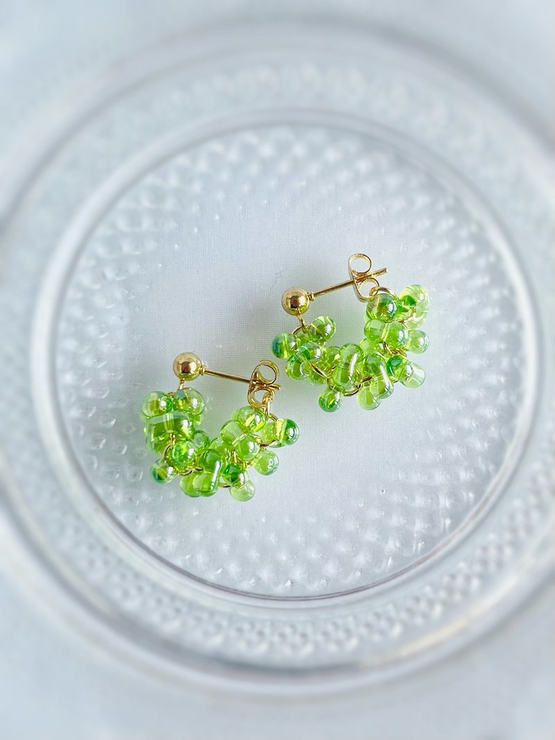 捷克陨石造型耳针 / 蝴蝶结造型 / 耳针 / 18KGP / 陨石 / 过敏対応 / 捷克陨石 / 橄榄石斯芬克斯 - 耳环/耳夹 - 玻璃 绿色