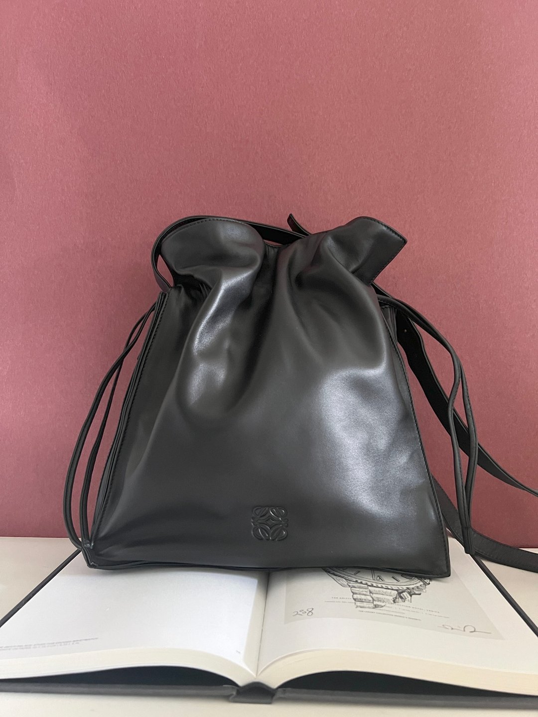 Loewe Flamenco黑色羊皮斜挎单肩束绳袋束口肩背包 日本中古美品 - 侧背包/斜挎包 - 真皮 黑色
