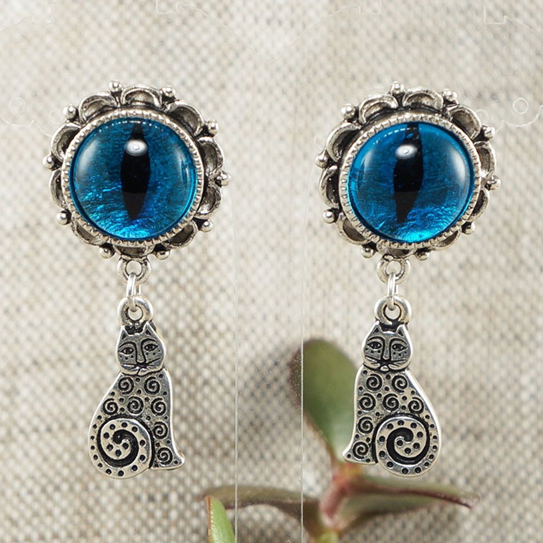 Blue Glass Cat Eye Earrings Evil Eye Silver Cat Protection Earrings Boho Jewelry - 耳环/耳夹 - 玻璃 蓝色