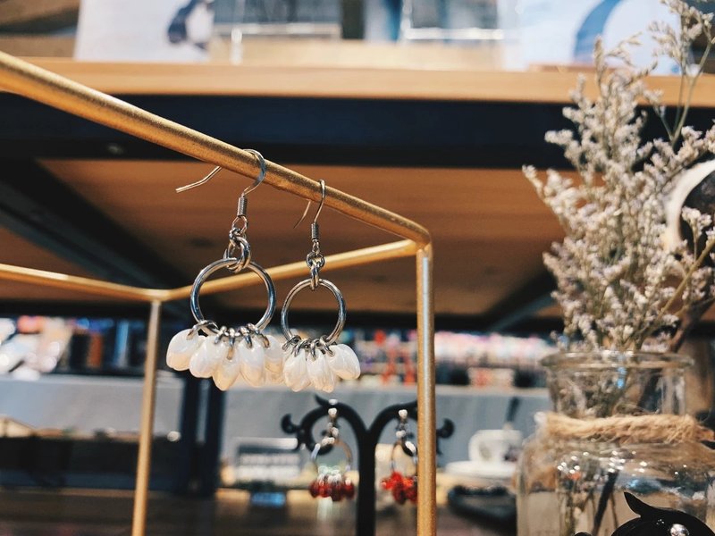 【娘娘来了】耳环 - 耳环/耳夹 - 不锈钢 白色