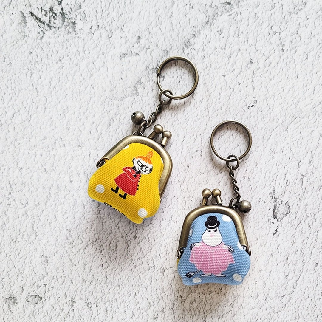 【Pinkoi x Moomin】小美与姆明爸爸 迷你口金 钥匙圈 吊饰 -黄蓝 - 钥匙链/钥匙包 - 棉 黄色