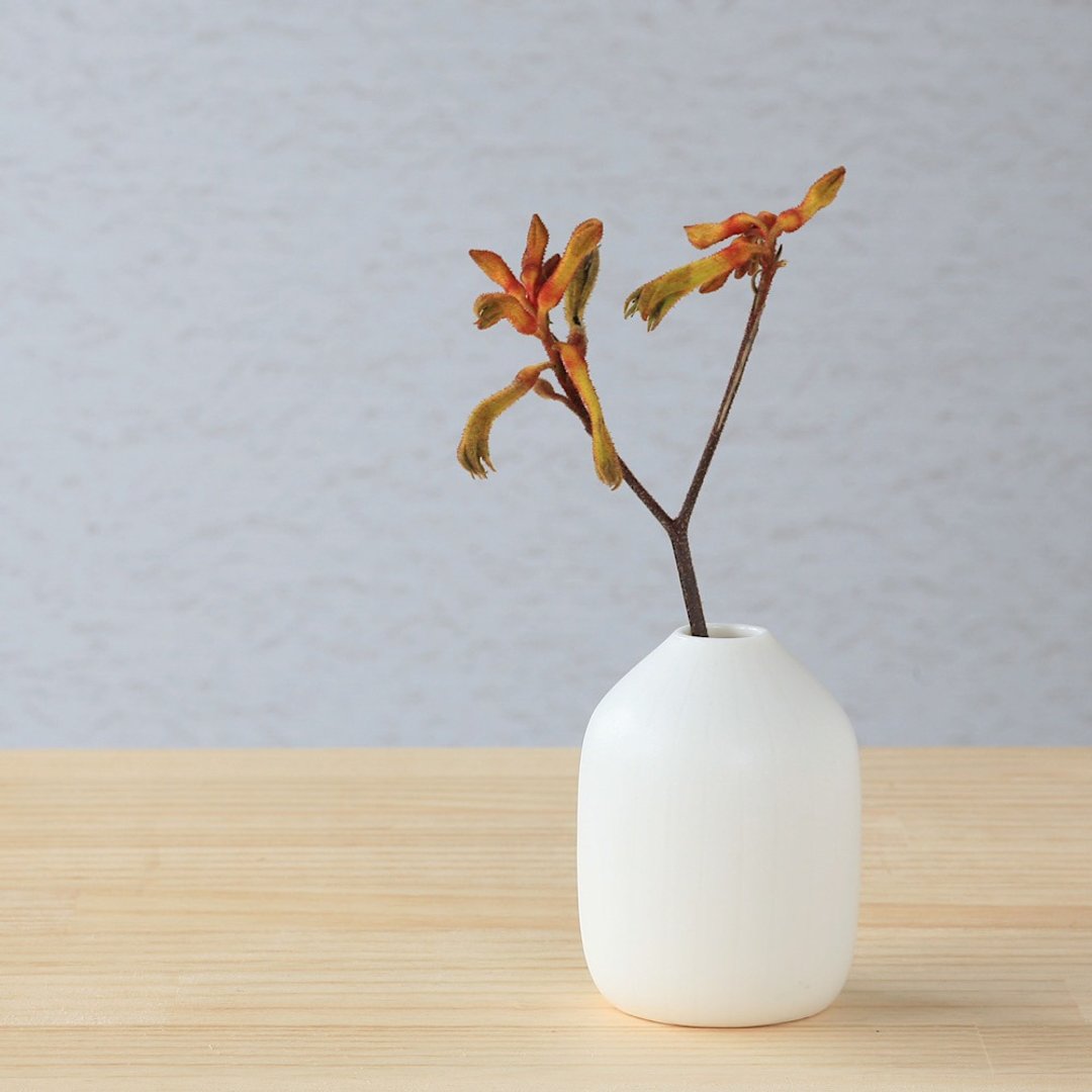 白色瓷器手工花瓶 日本制 - 花瓶/陶器 - 瓷 白色
