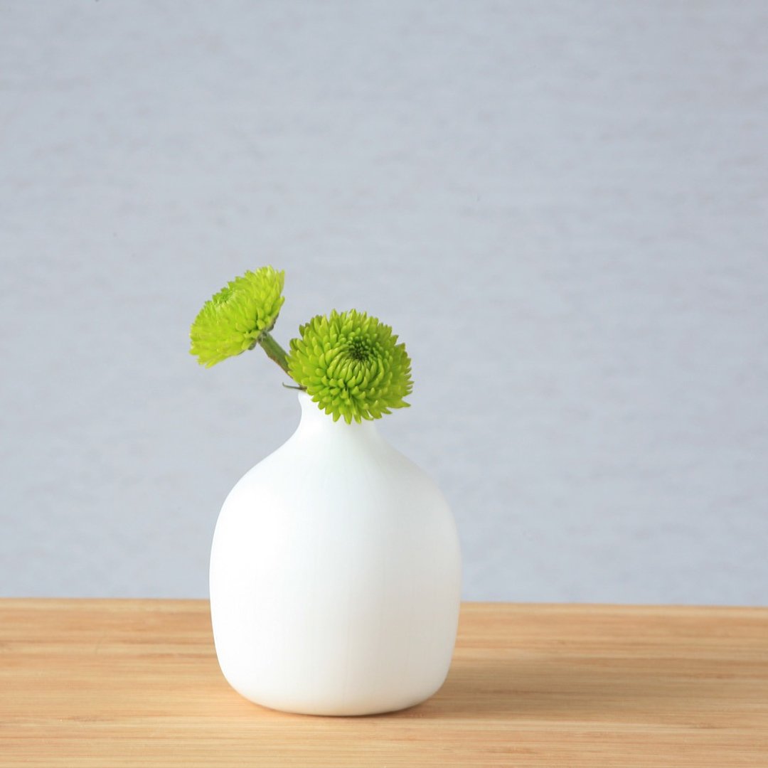 白色瓷器手工花瓶 日本制 - 花瓶/陶器 - 瓷 白色