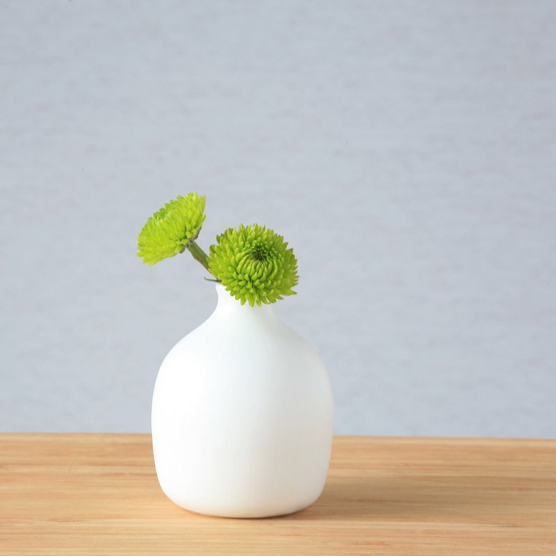 白色瓷器手工花瓶 日本制 - 花瓶/陶器 - 瓷 白色