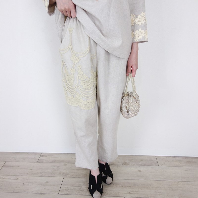 天然亚麻 单侧玫瑰蕾丝 七分锥形裤 原麻色 - 女装长裤 - 棉．麻 