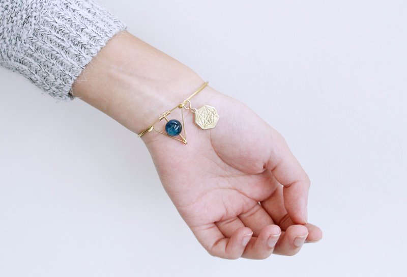 Myth 三角蓝晶黄铜幼手镯 - 手链/手环 - 宝石 蓝色