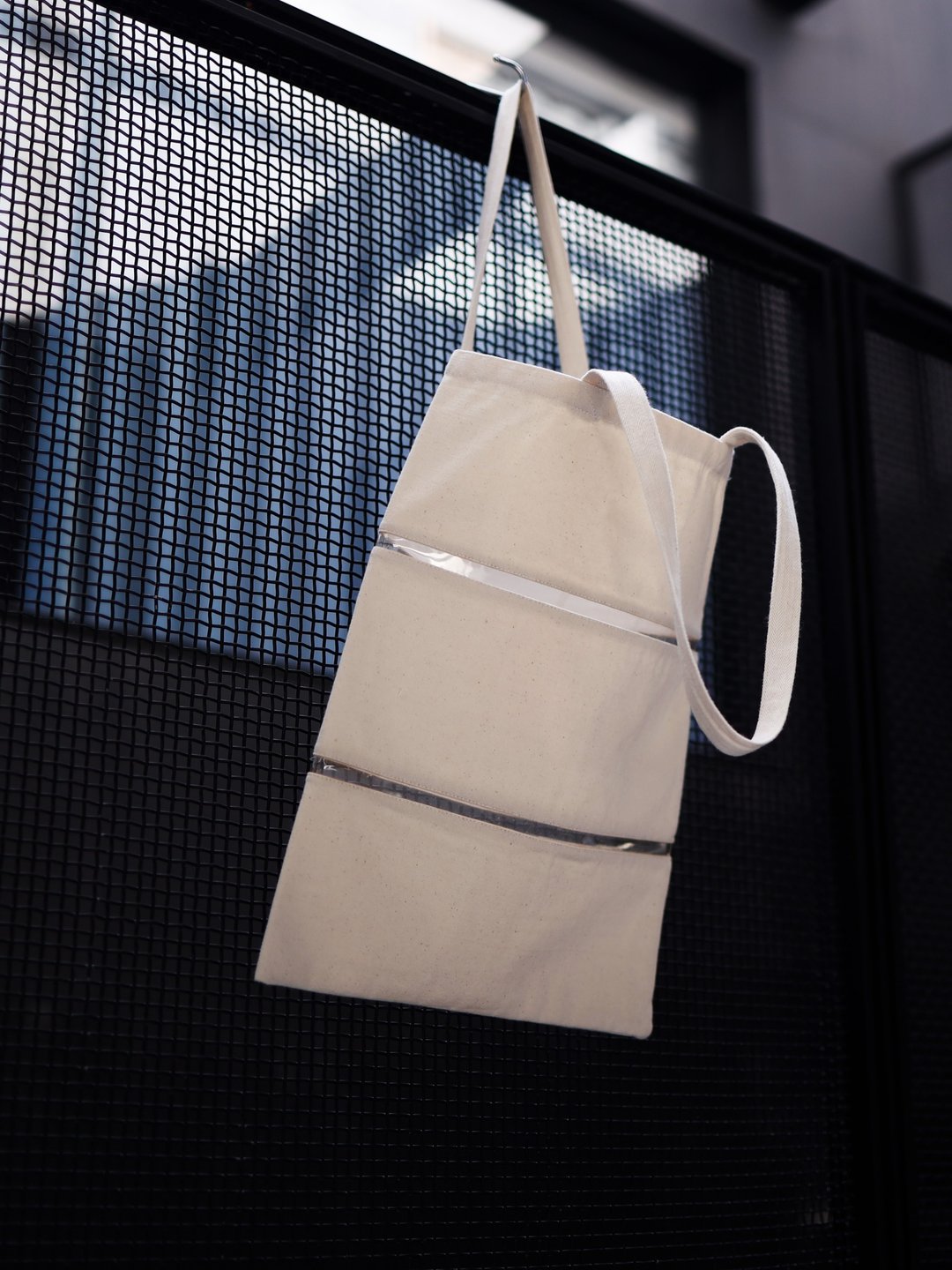 白色趣味帆布袋手提包工作室原创极简设计shoulder bag reticule - 侧背包/斜挎包 - 棉 白色