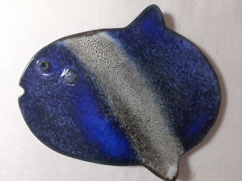 【花莲县百大伴手礼】金质奖曼波鱼陶盘 - 盘子/餐盘/盘架 - 陶 蓝色