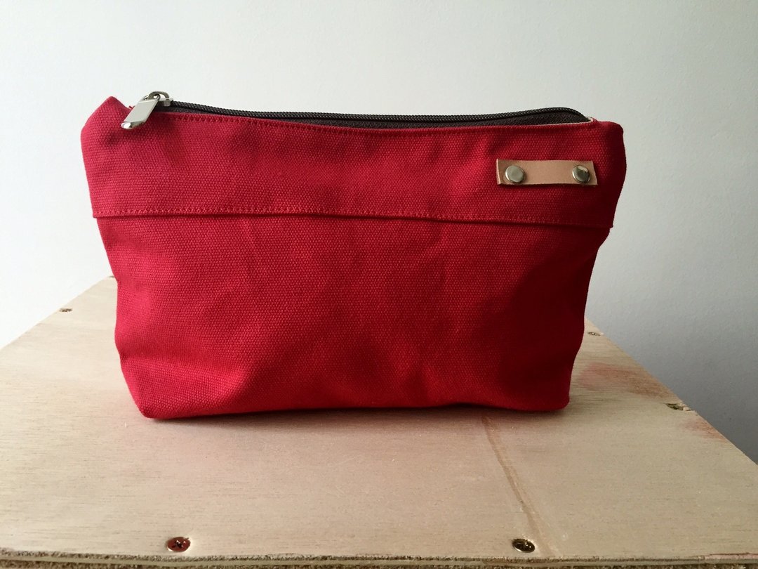 Handmade Kelly - Red Cosmetic pouch - Zippered Pouch -Travel Makeup - Bridesmaids Gifts - Canvas zipper pouch - 化妆包/杂物包 - 棉 红色