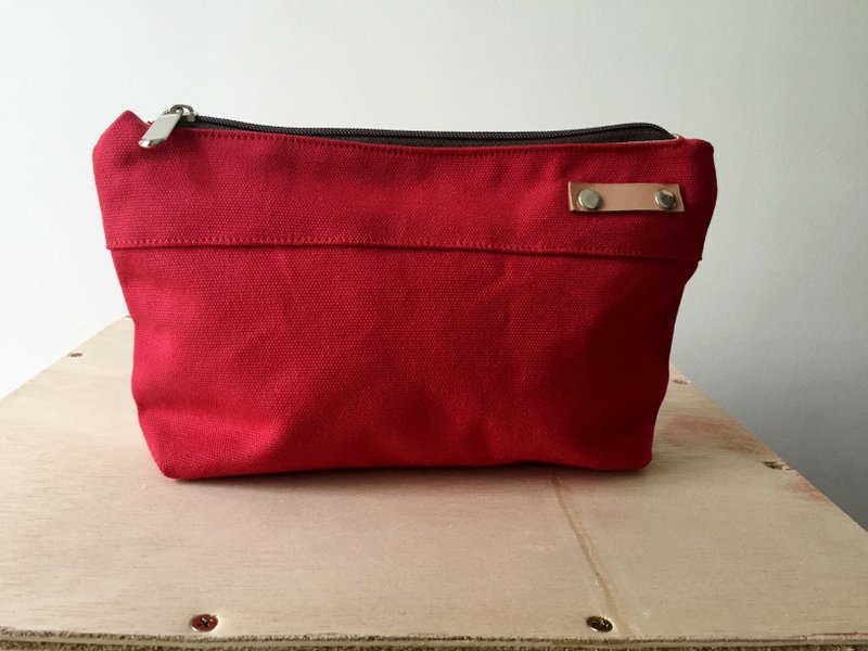 Handmade Kelly - Red Cosmetic pouch - Zippered Pouch -Travel Makeup - Bridesmaids Gifts - Canvas zipper pouch - 化妆包/杂物包 - 棉．麻 红色