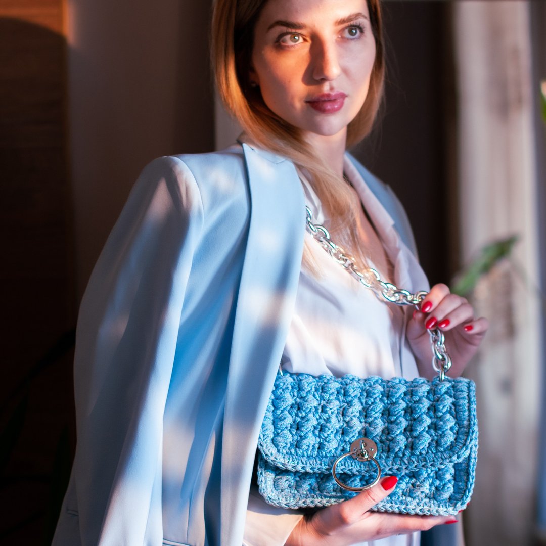 Crochet sky blue handbag for women, handmade summer bag - 手拿包 - 棉．麻 蓝色