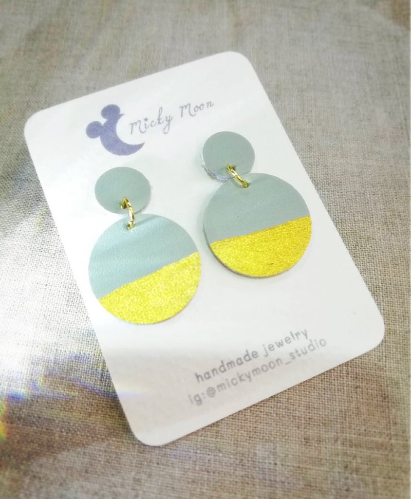 Handmade leather earring blue and gold - 耳环/耳夹 - 真皮 蓝色