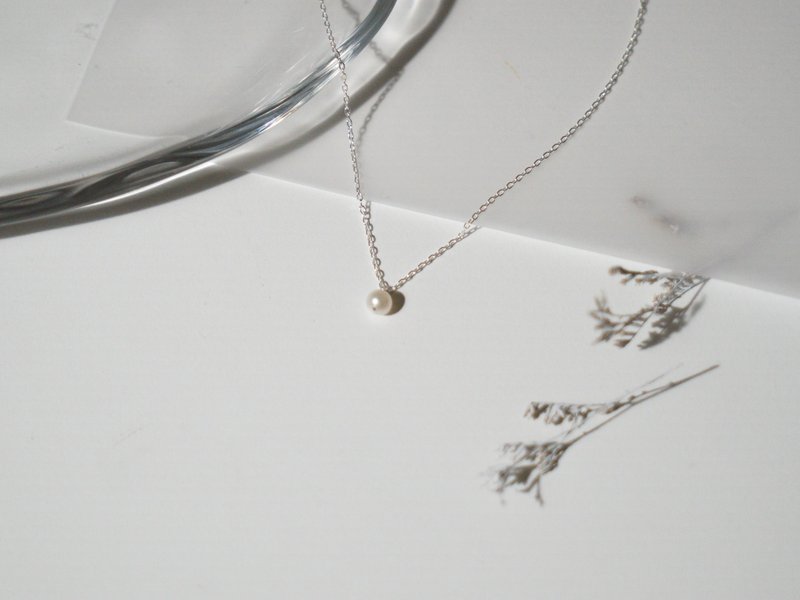 Kiera 小珍珠吊坠项链/925 纯银/淡水珍珠/日常/简约/医疗钢 - 项链 - 纯银 银色