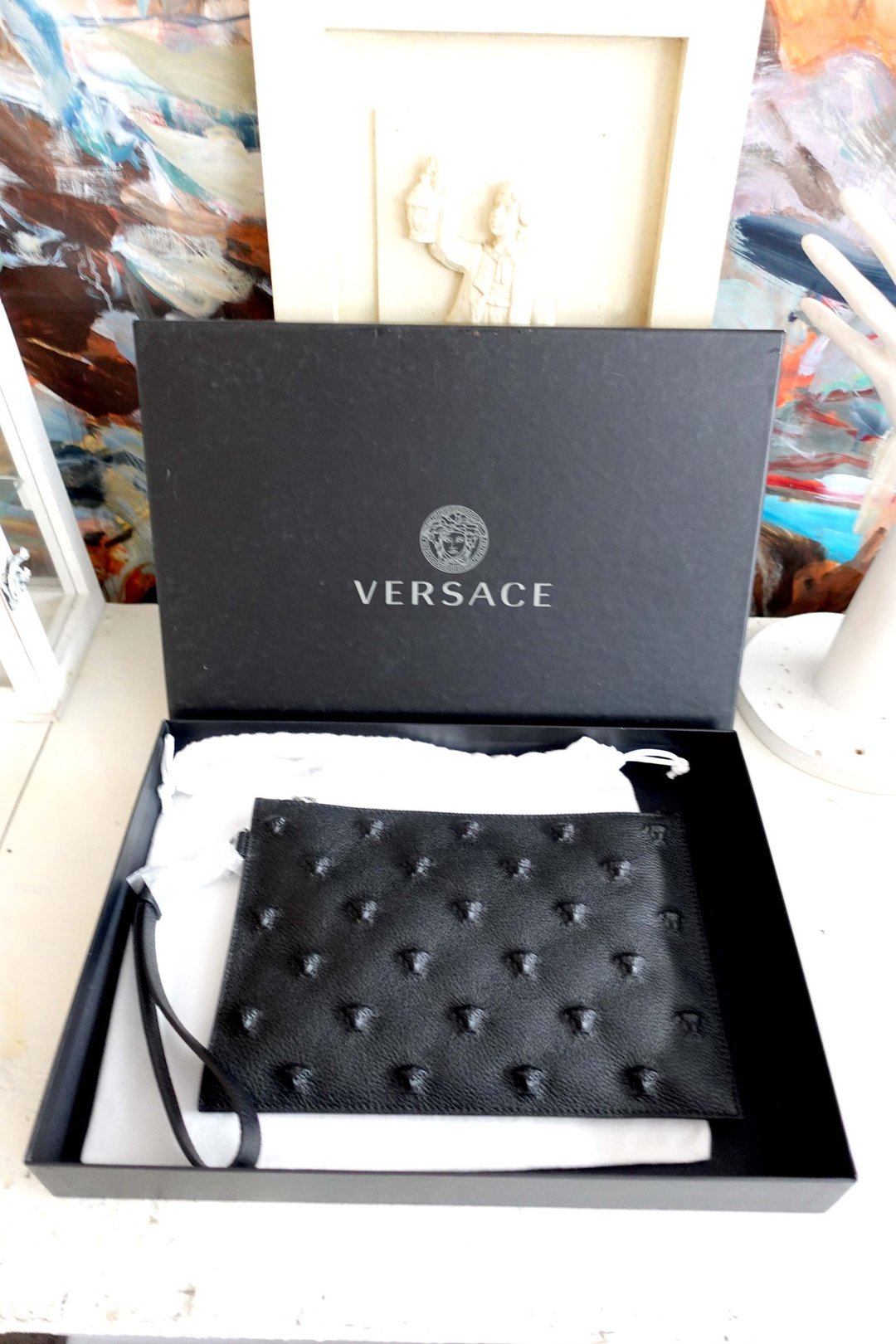 全新名牌VERSACE黑色真皮凸压纹LOGO手抓包信封袋手提袋IPAD套 - 手拿包 - 真皮 黑色
