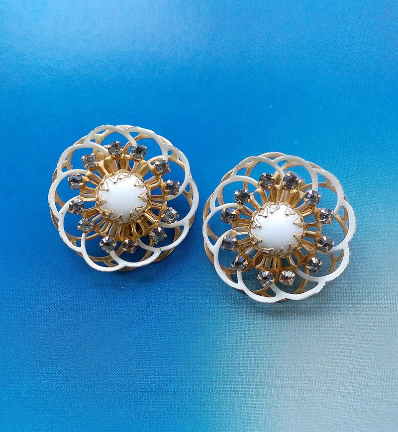 Vintage Jewelry 西洋古董饰品 KRAMER 立体双圈白珠 夹式耳环 - 耳环/耳夹 - 其他金属 白色