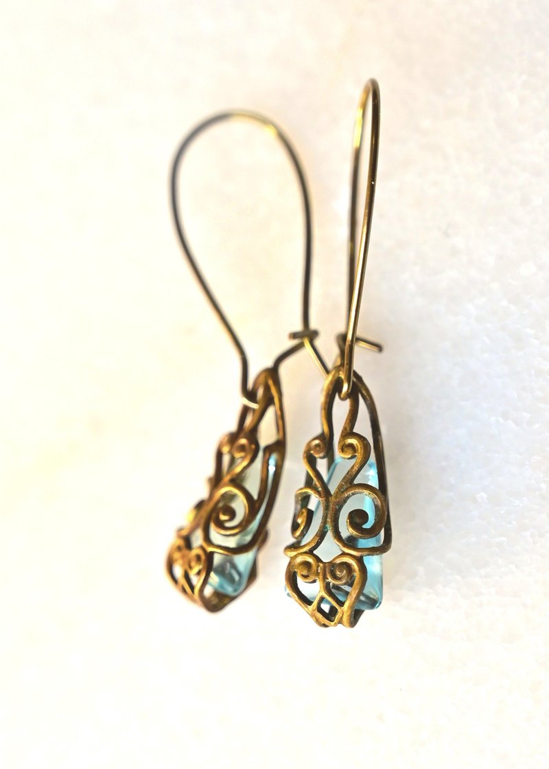 欧式古典镂空通花+60s Vintage Glass 蓝色琉璃耳环 手作 Onlyone - 耳环/耳夹 - 铜/黄铜 蓝色