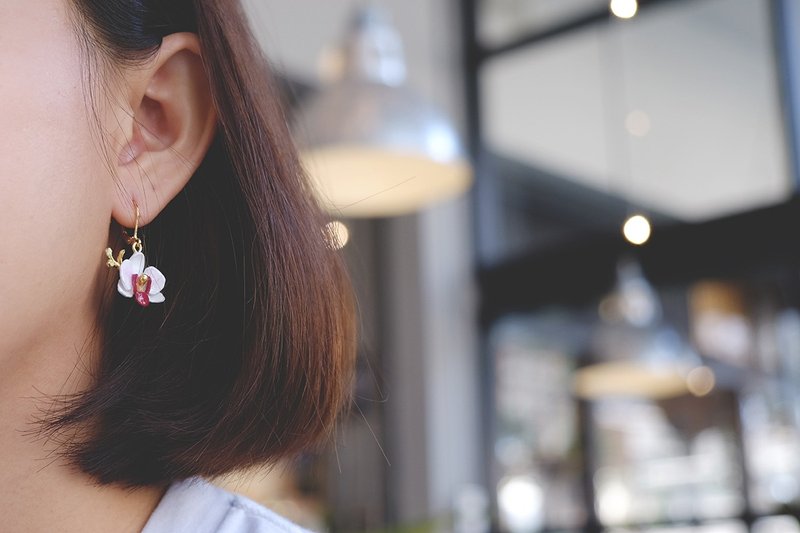 Phalaen White Earrings, Flower Earrings, Phalaenopsis Orchid - 耳环/耳夹 - 铜/黄铜 白色