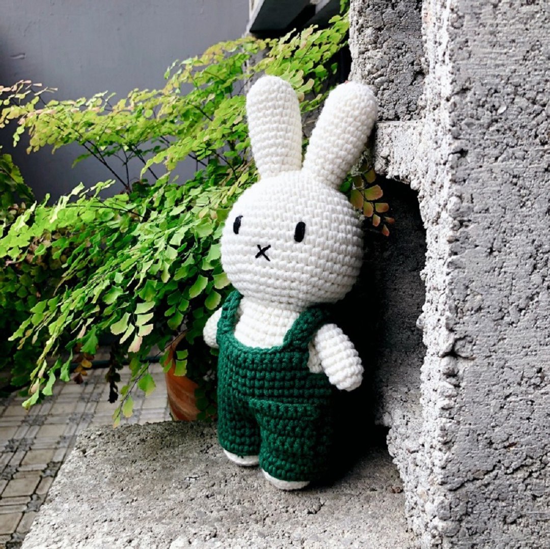 荷兰 Just Dutch | Miffy 米飞兔 编织娃娃和她的绿色吊带裤 - 玩偶/公仔 - 棉 绿色