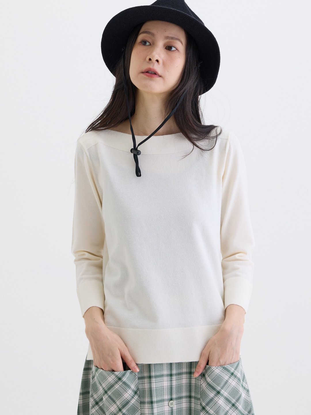 赫本小姐船型领针上衣-桔梗白 - 女装上衣 - 其他人造纤维 白色