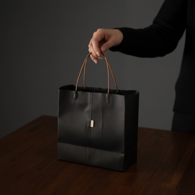 折叠式真皮纸袋包 黑色牛革购物手提袋 - 手提包/手提袋 - 真皮 黑色