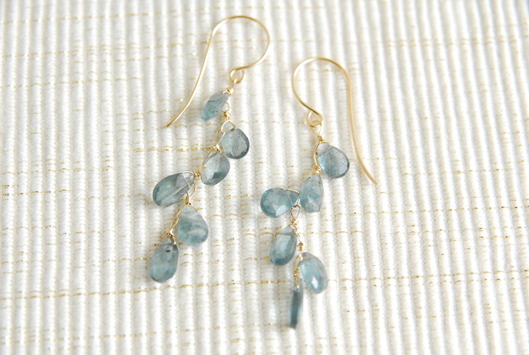 A row of moss aquamarine earrings 14kgf - 耳环/耳夹 - 半宝石 蓝色