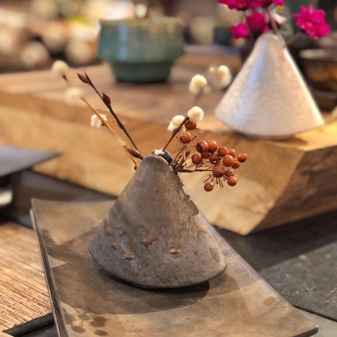 黑铁釉三角花器 - 摆饰 - 陶 