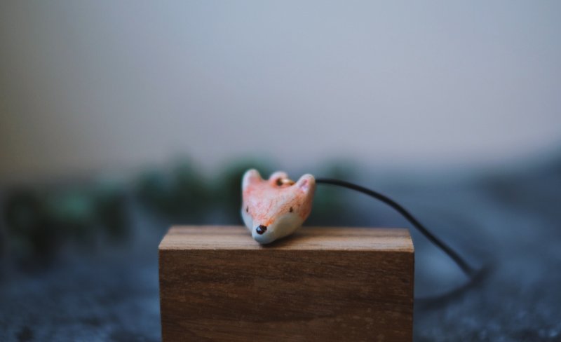 Something Like 陶瓷纯手工小狐狸项链／毛衣链（可订制） - 颈链 - 陶 橘色