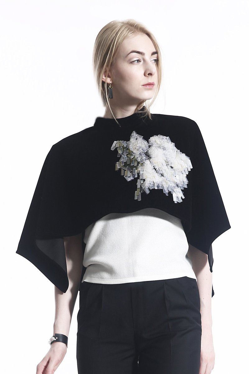 清雅而时尚的花卉丝绒上衣 - 女装上衣 - 聚酯纤维 黑色