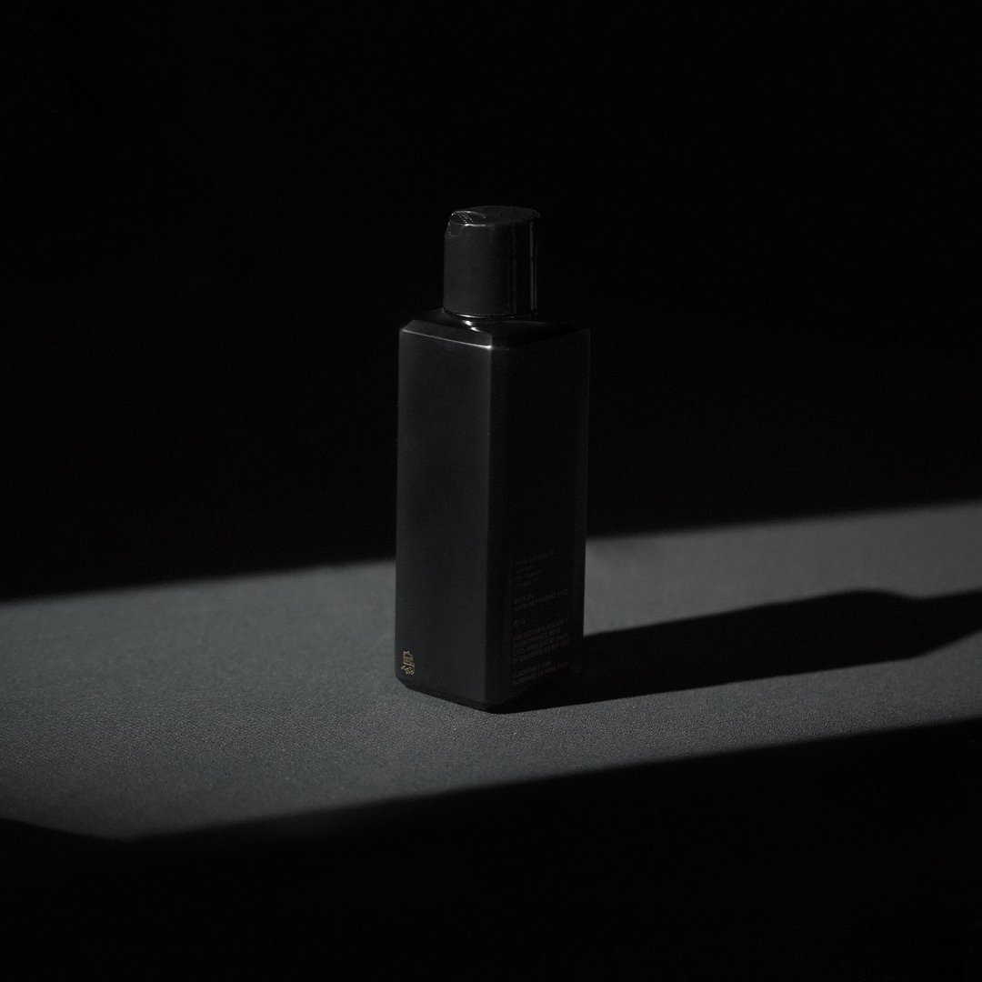 乌 / 300ML 身体油 - 蜡烛/烛台 - 其他材质 黑色