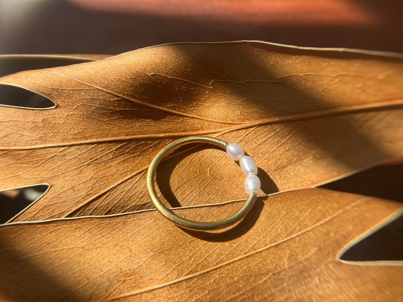 天然珍珠戒~~以黄铜纯手工制作 - 戒指 - 铜/黄铜 