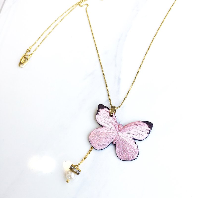 humming 粉蝶 刺绣项链| 蝴蝶系列 - 项链 - 绣线 粉红色