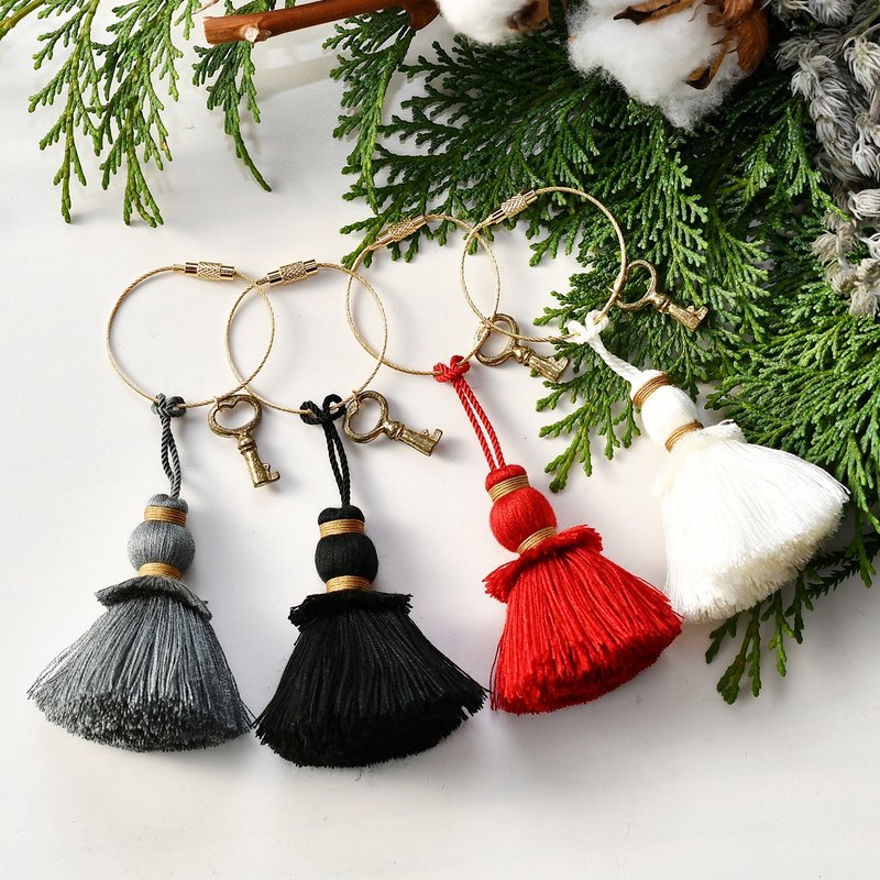 Tassel key chain /Winter - 钥匙链/钥匙包 - 聚酯纤维 红色