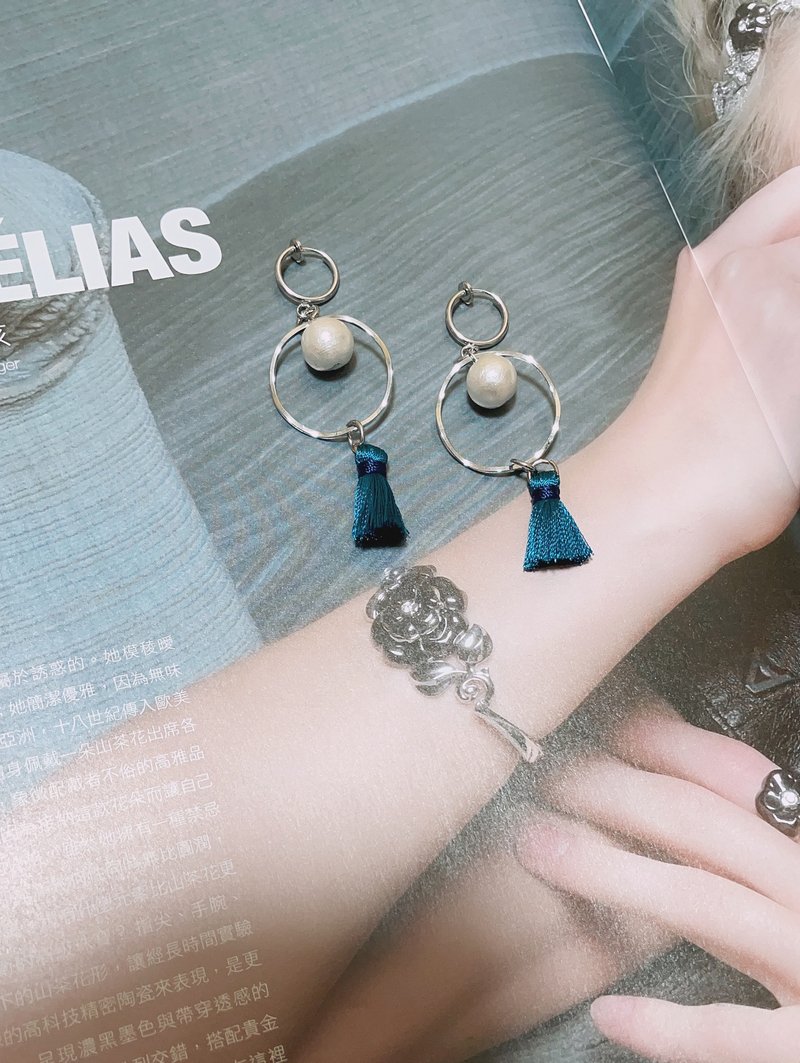 孔雀蓝流苏珍珠耳环 - 耳环/耳夹 - 其他材质 