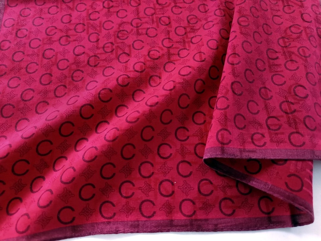 Celine 古董丝巾 红色 Monogram 标志 送礼自用 23 x 22.5 英寸 - 丝巾 - 棉 红色