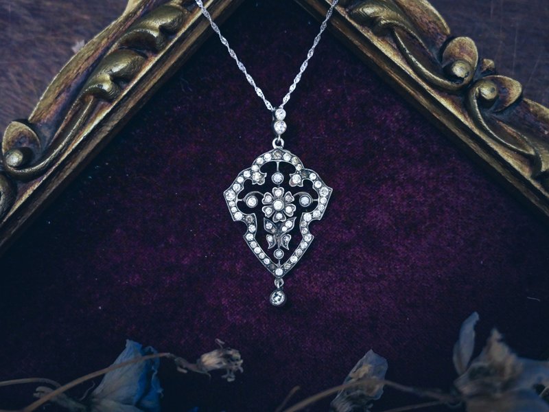 英国美好年代 花与蝶之盾银坠饰－欧洲古董首饰 Vintage Jewelry - 项链 - 纯银 