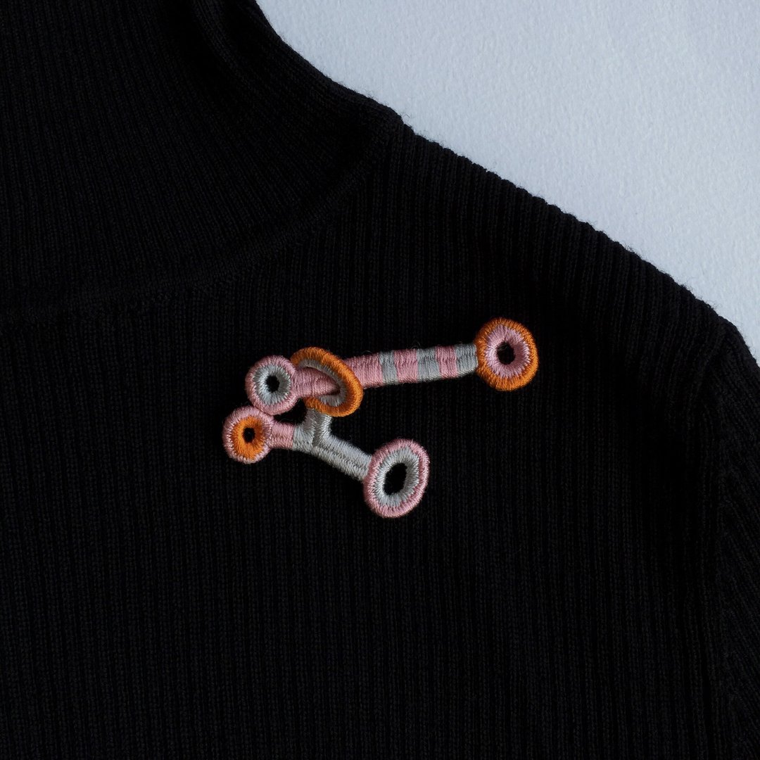 Silk embroidery three-dimensional brooch - 胸针 - 丝．绢 橘色