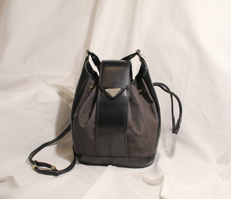 Back to Green:: Yves Saint Laurent 黑水桶包 vintage bag - 侧背包/斜挎包 - 真皮 
