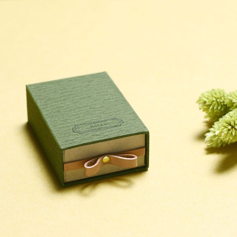 Relax // Moss green) Sliding Box Leather ribbon A small box that conveys your feelings - 包装材料 - 纸 绿色