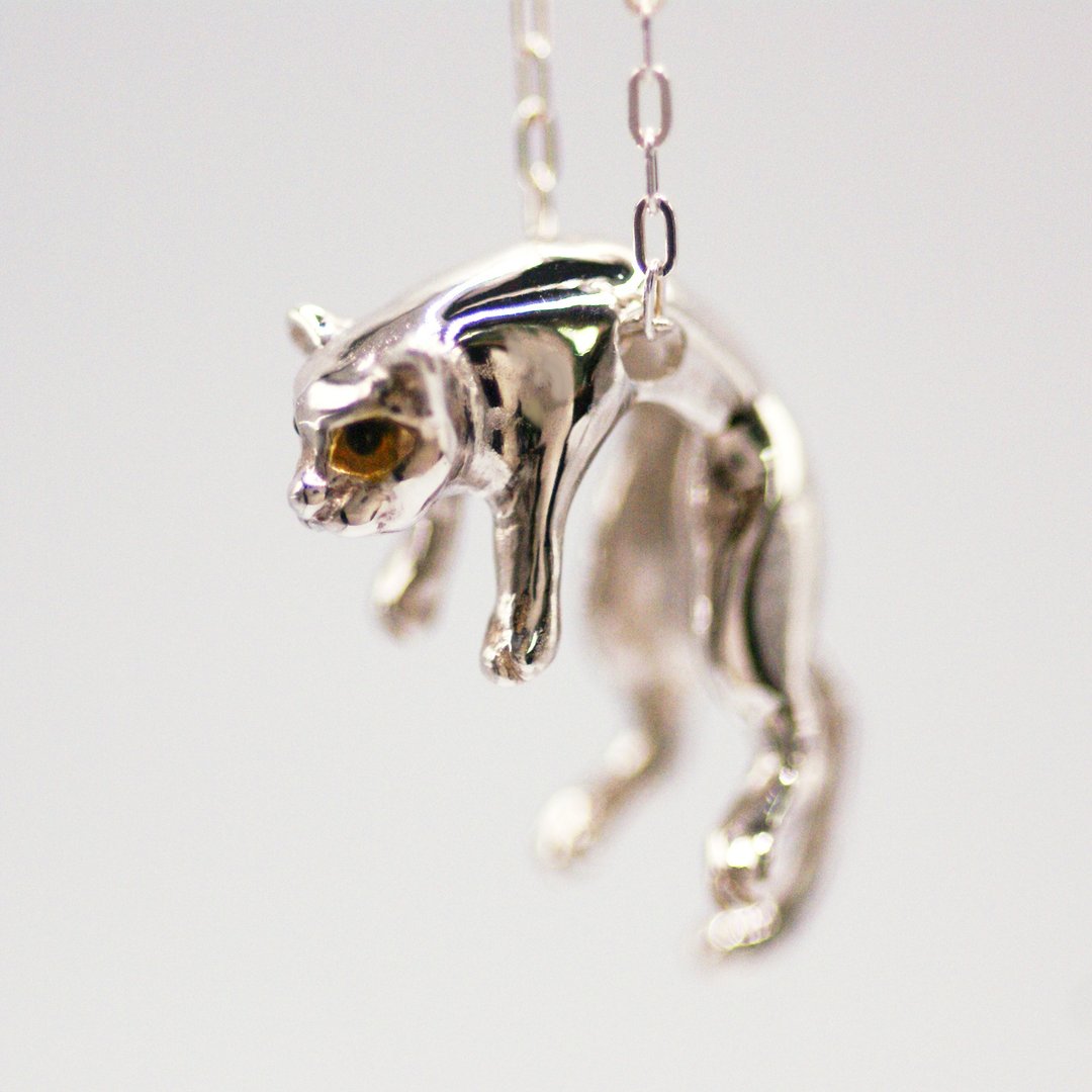 Hanging pendant of a cat wagging its tail [Free shipping] A necklace that faithfully reproduces the appearance of a cat being held. - 项链 - 其他金属 银色