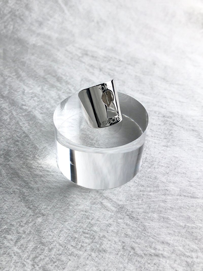 【 日本直送 名牌中古包 】Christian Dior 克里斯汀·迪奥 戒指 银色 锁孔造型 13号 vintage 古董 rn3y82 - 戒指 - 其他材质 银色