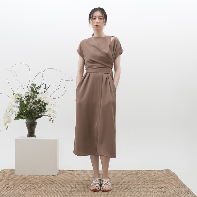 Yueshi_月蚀篓空绑带洋装_23SF108_棕 - 洋装/连衣裙 - 聚酯纤维 咖啡色